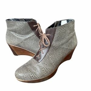 Women’s Naot Nadine Wedge Brown Grey Croc Ankle Booties Boots Size 40 10